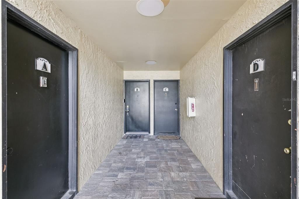 For Sale: $125,000 (2 beds, 2 baths, 897 Square Feet)