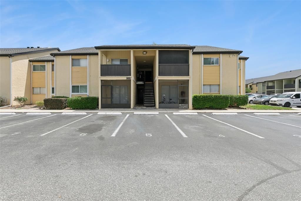 For Sale: $125,000 (2 beds, 2 baths, 897 Square Feet)