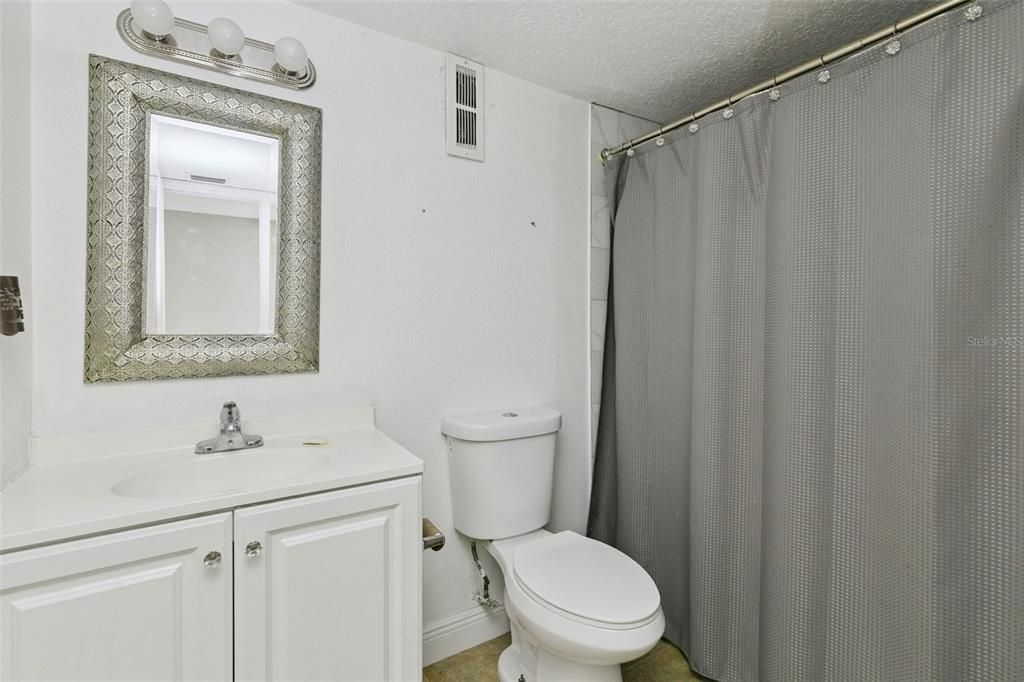 For Sale: $125,000 (2 beds, 2 baths, 897 Square Feet)