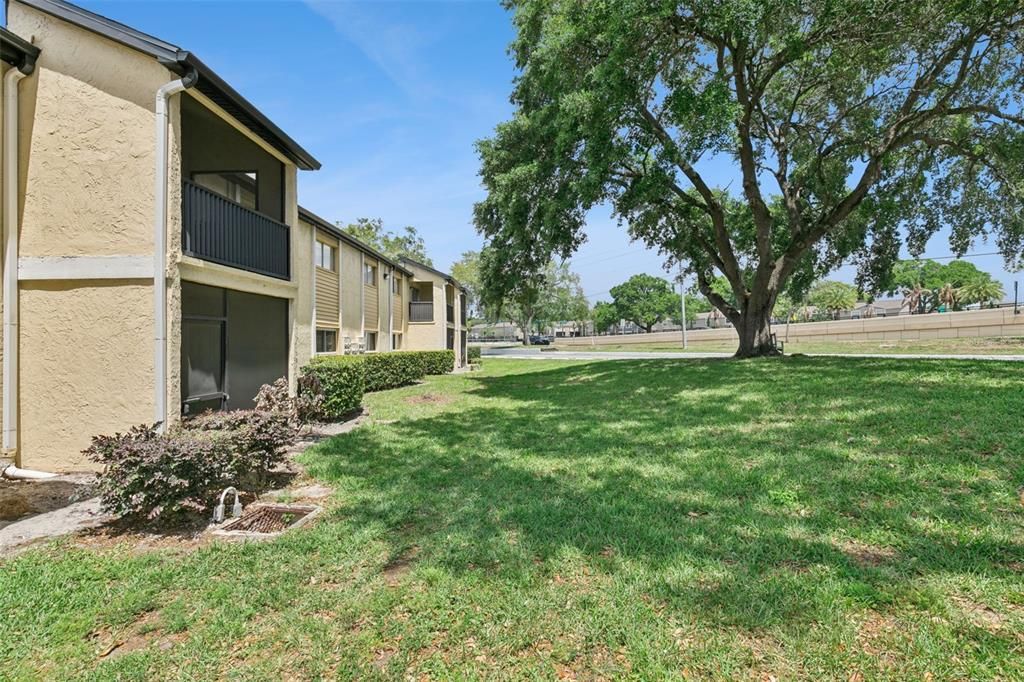 For Sale: $125,000 (2 beds, 2 baths, 897 Square Feet)