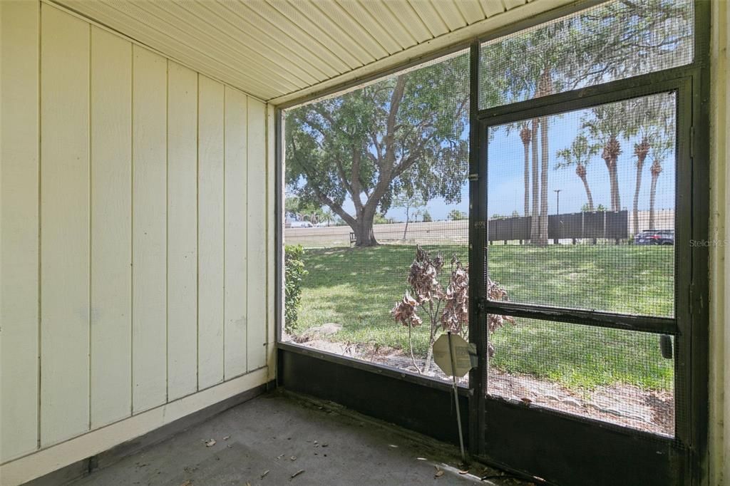 For Sale: $125,000 (2 beds, 2 baths, 897 Square Feet)