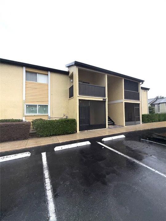 For Sale: $125,000 (2 beds, 2 baths, 897 Square Feet)