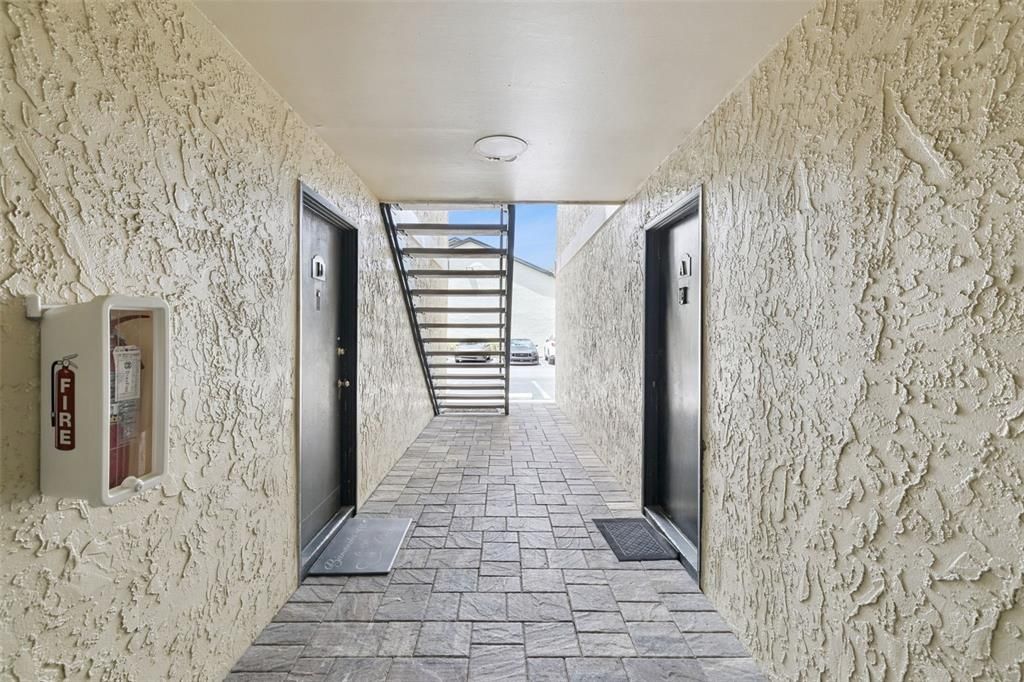 For Sale: $125,000 (2 beds, 2 baths, 897 Square Feet)