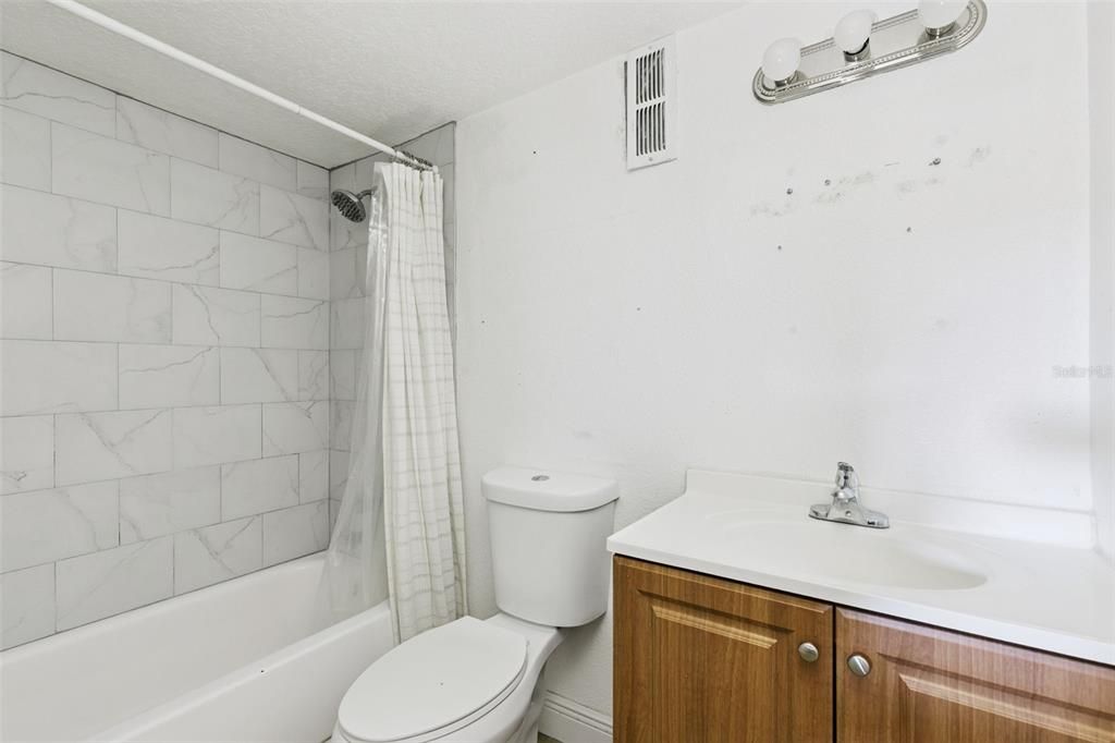 For Sale: $125,000 (2 beds, 2 baths, 897 Square Feet)