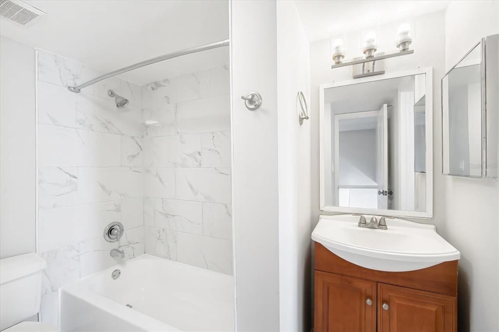 В аренду: $1,600 (2 спален, 1 ванн, 1068 Квадратных фут)