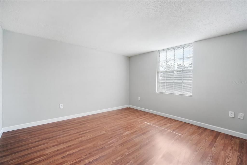 В аренду: $1,600 (2 спален, 1 ванн, 1068 Квадратных фут)