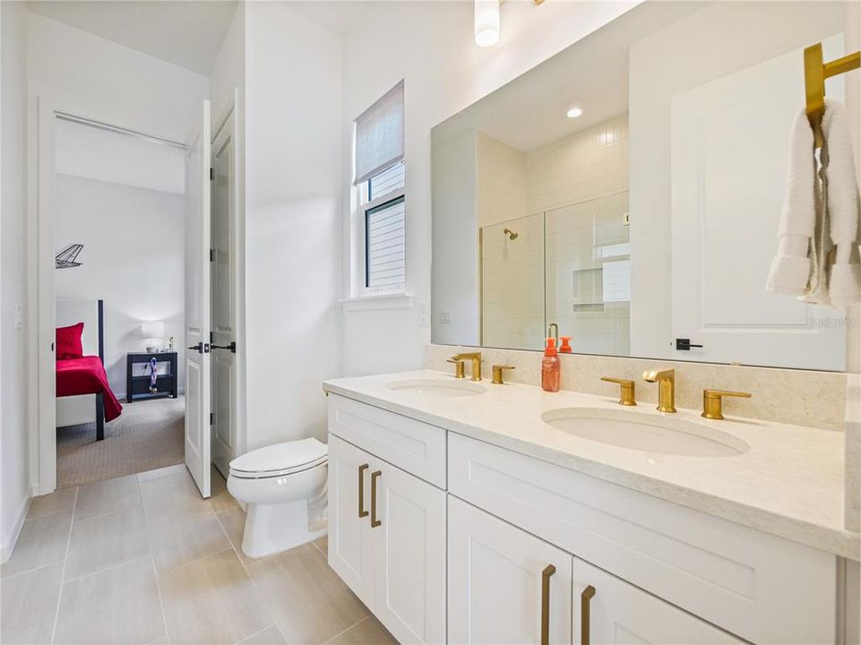 En Venta: $799,900 (5 camas, 3 baños, 2854 Pies cuadrados)