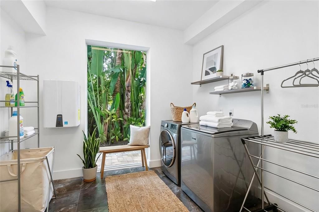 Activo con contrato: $2,495,000 (4 camas, 3 baños, 3875 Pies cuadrados)