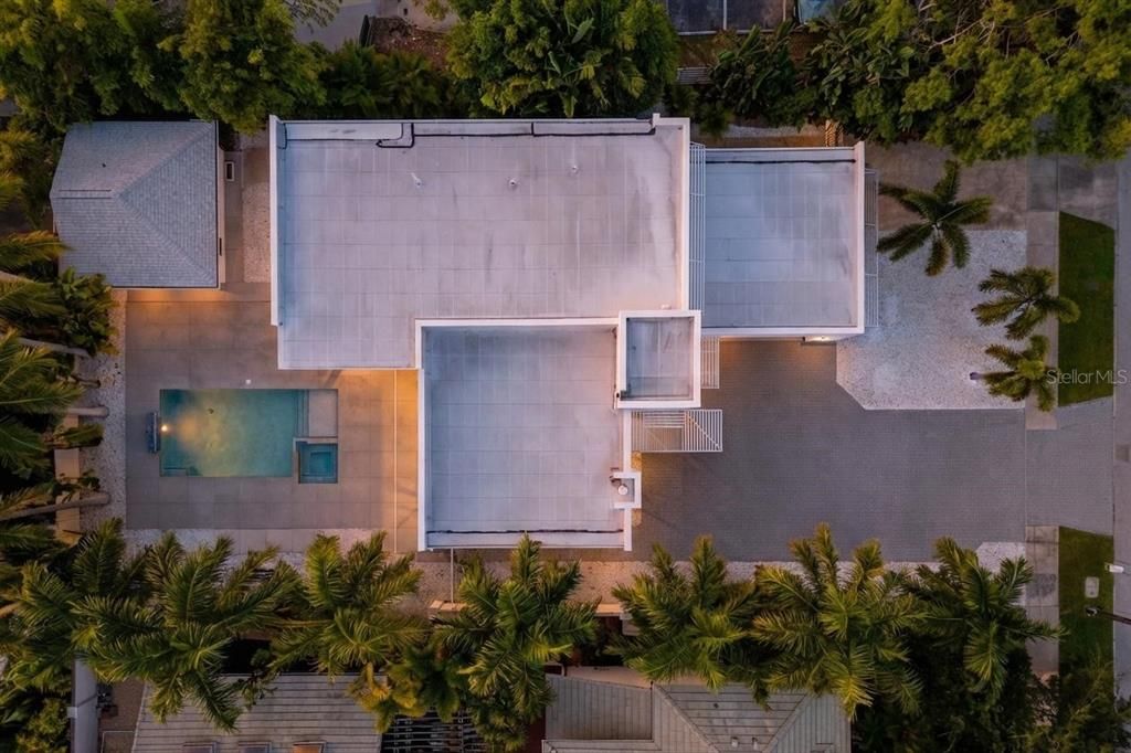 Activo con contrato: $2,495,000 (4 camas, 3 baños, 3875 Pies cuadrados)