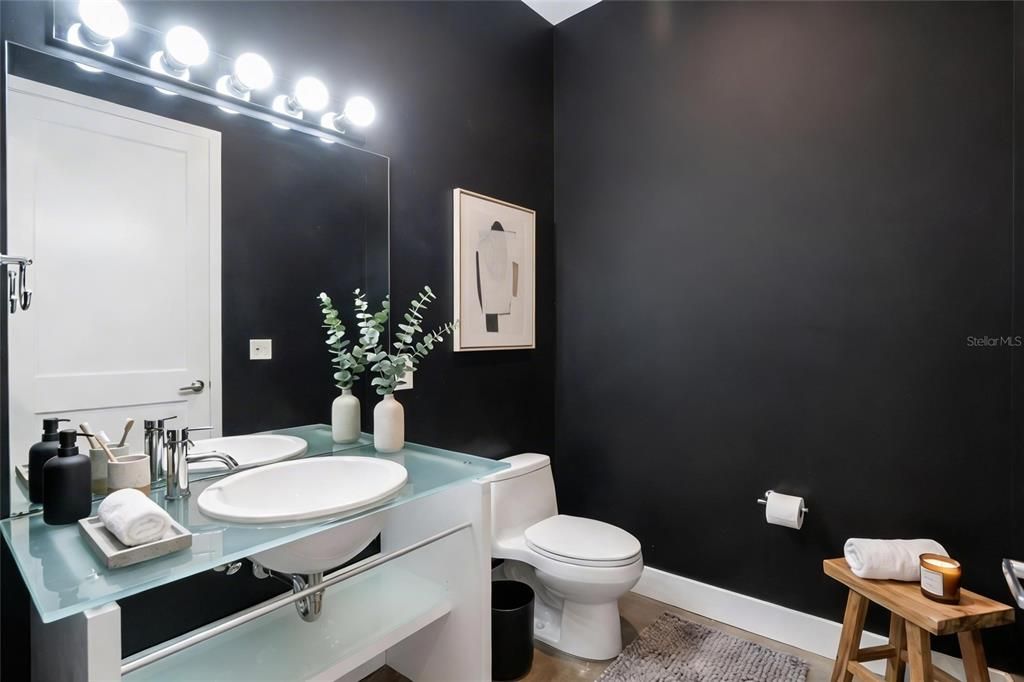 Activo con contrato: $2,495,000 (4 camas, 3 baños, 3875 Pies cuadrados)