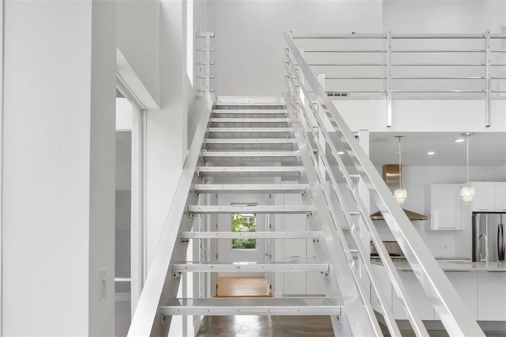Activo con contrato: $2,495,000 (4 camas, 3 baños, 3875 Pies cuadrados)