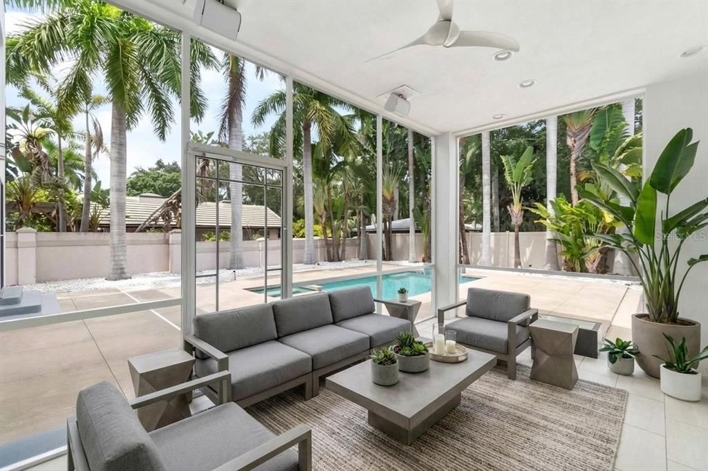 Activo con contrato: $2,495,000 (4 camas, 3 baños, 3875 Pies cuadrados)