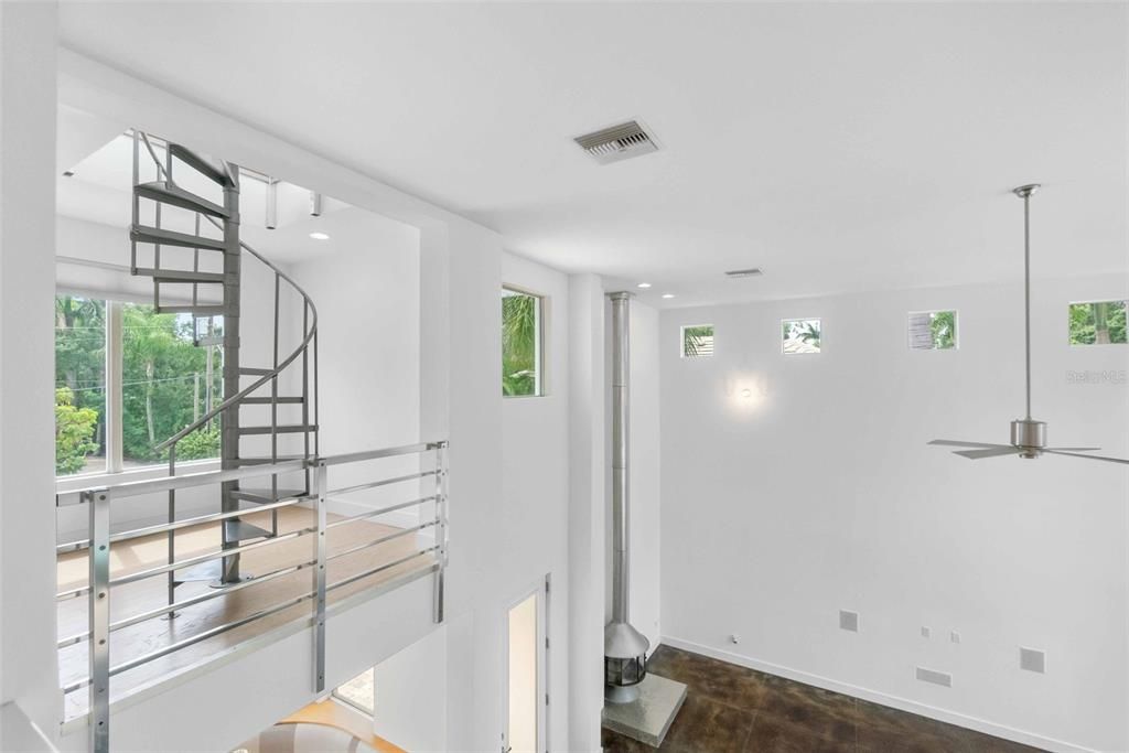 Activo con contrato: $2,495,000 (4 camas, 3 baños, 3875 Pies cuadrados)