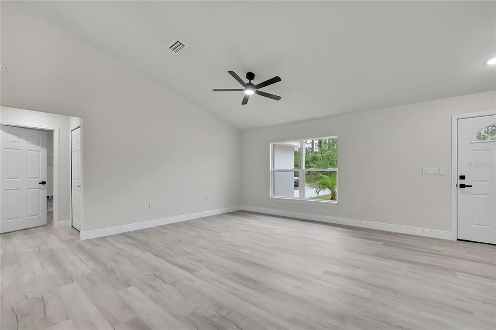 For Sale: $274,900 (3 beds, 2 baths, 1493 Square Feet)