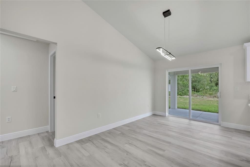 For Sale: $274,900 (3 beds, 2 baths, 1493 Square Feet)