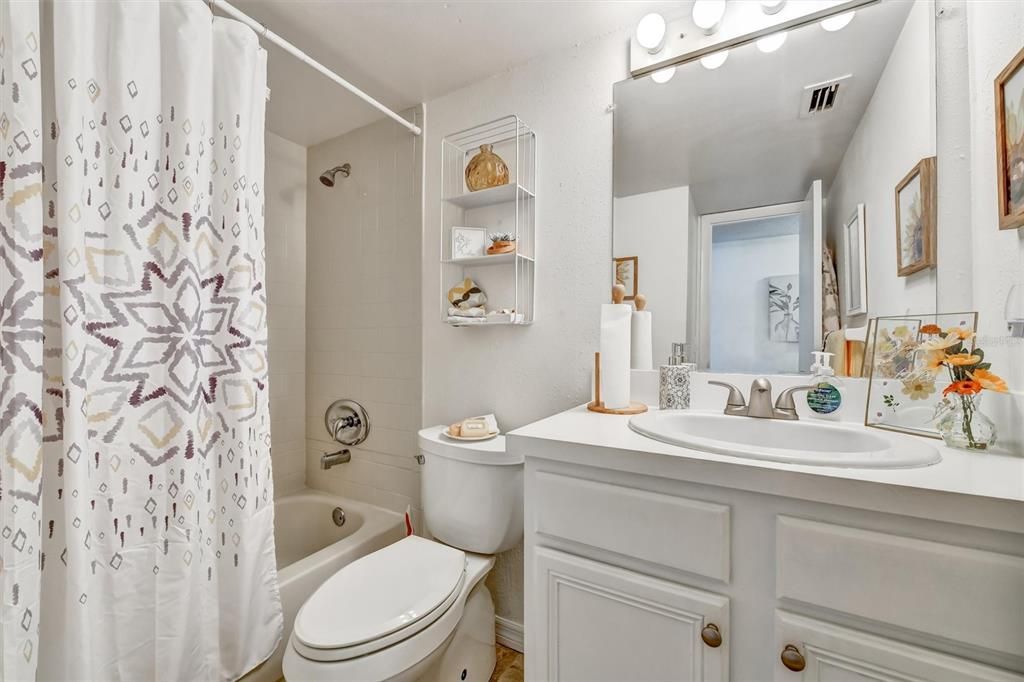 For Sale: $159,000 (2 beds, 2 baths, 1015 Square Feet)