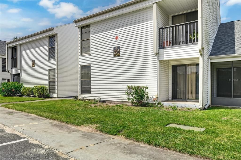 For Sale: $159,000 (2 beds, 2 baths, 1015 Square Feet)