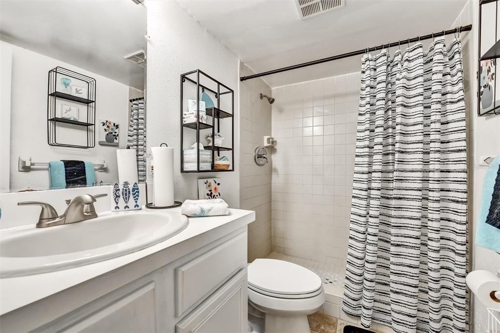 For Sale: $159,000 (2 beds, 2 baths, 1015 Square Feet)