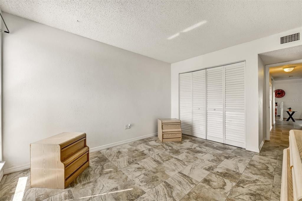 For Sale: $159,000 (2 beds, 2 baths, 1015 Square Feet)