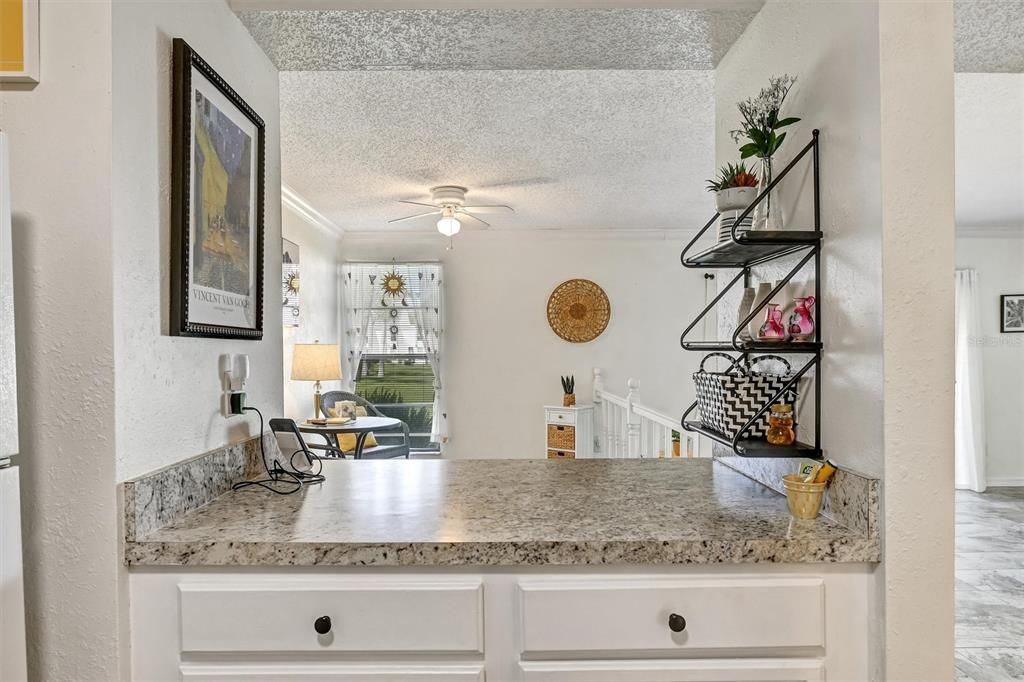 For Sale: $159,000 (2 beds, 2 baths, 1015 Square Feet)