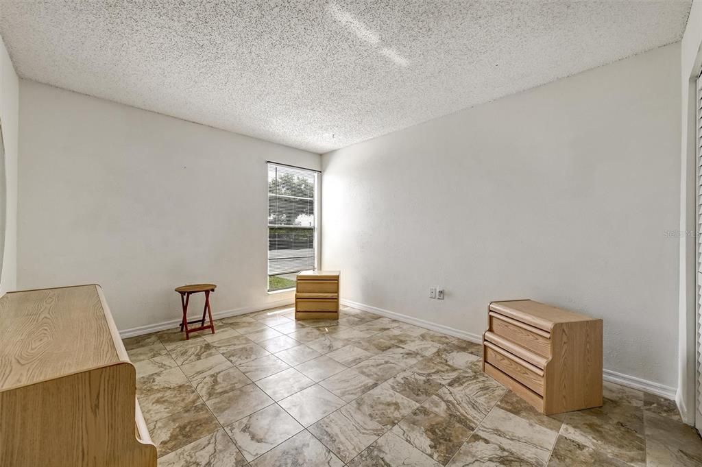 For Sale: $159,000 (2 beds, 2 baths, 1015 Square Feet)