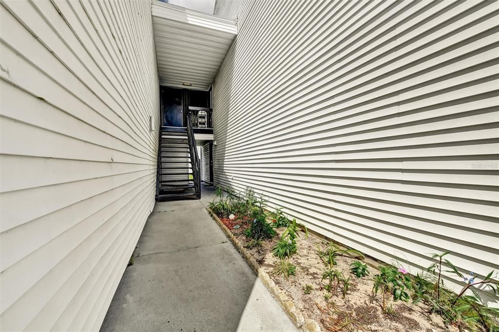 For Sale: $159,000 (2 beds, 2 baths, 1015 Square Feet)