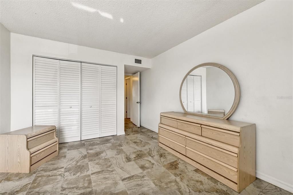 For Sale: $159,000 (2 beds, 2 baths, 1015 Square Feet)