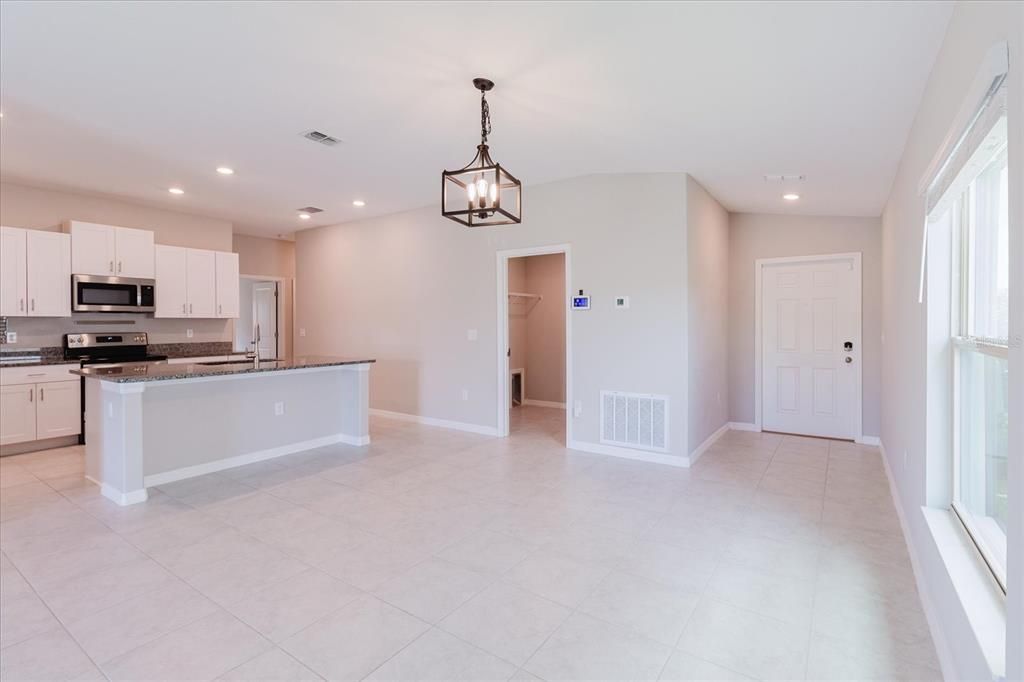 For Sale: $339,900 (4 beds, 2 baths, 1841 Square Feet)