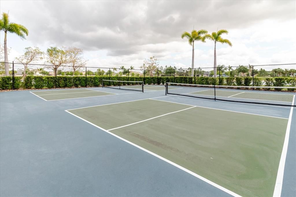 For Sale: $339,900 (4 beds, 2 baths, 1841 Square Feet)