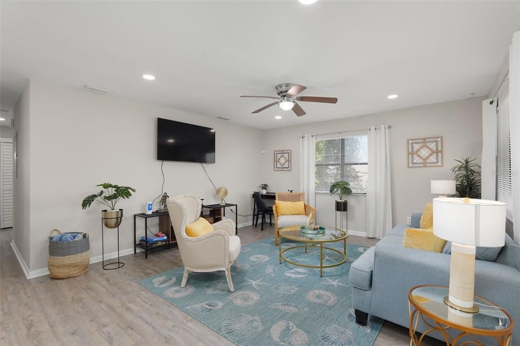 En Venta: $894,000 (6 camas, 0 baños, 2055 Pies cuadrados)