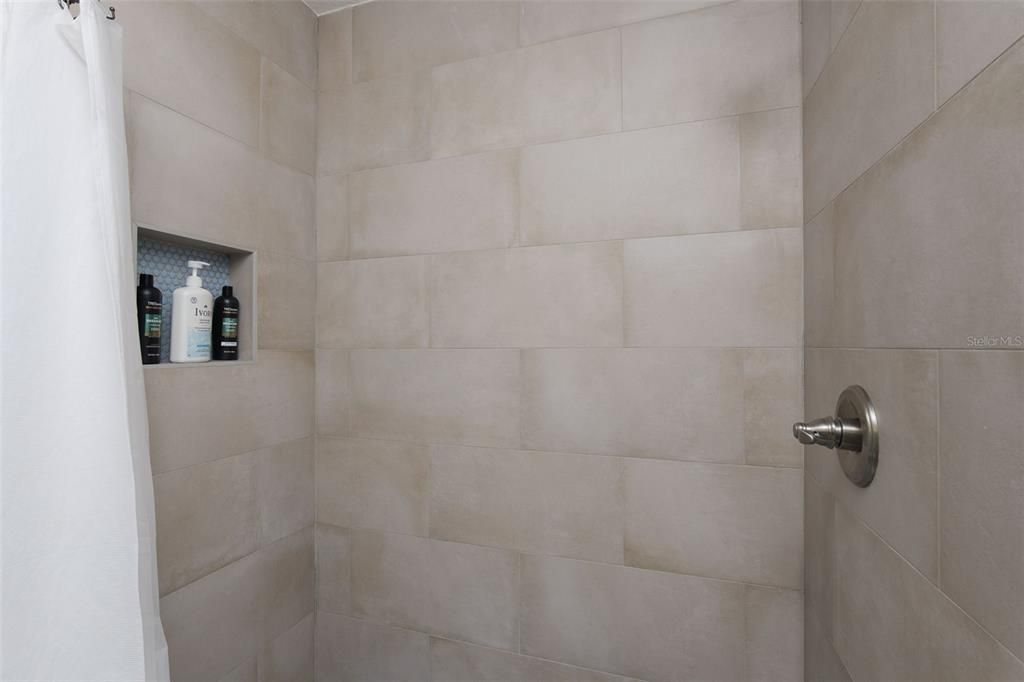 En Venta: $894,000 (6 camas, 0 baños, 2055 Pies cuadrados)