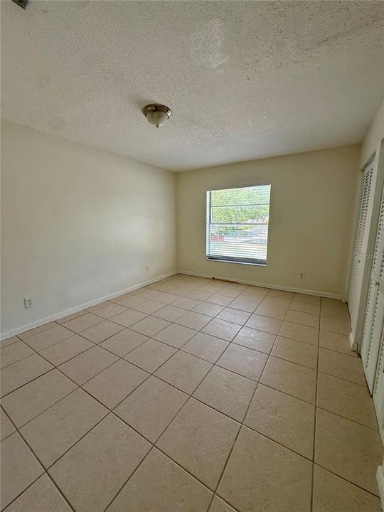 For Sale: $119,000 (1 beds, 1 baths, 702 Square Feet)
