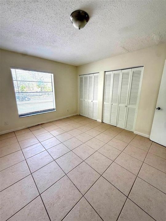For Sale: $119,000 (1 beds, 1 baths, 702 Square Feet)