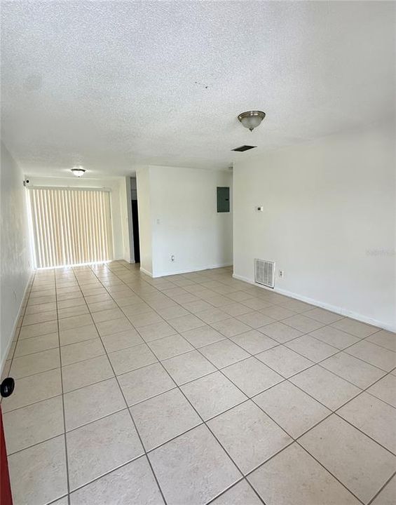 For Sale: $119,000 (1 beds, 1 baths, 702 Square Feet)