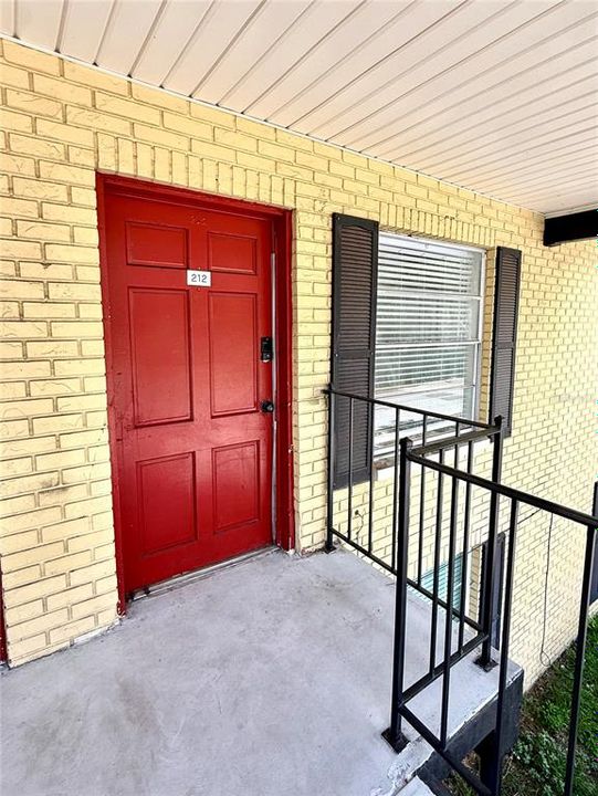 For Sale: $119,000 (1 beds, 1 baths, 702 Square Feet)