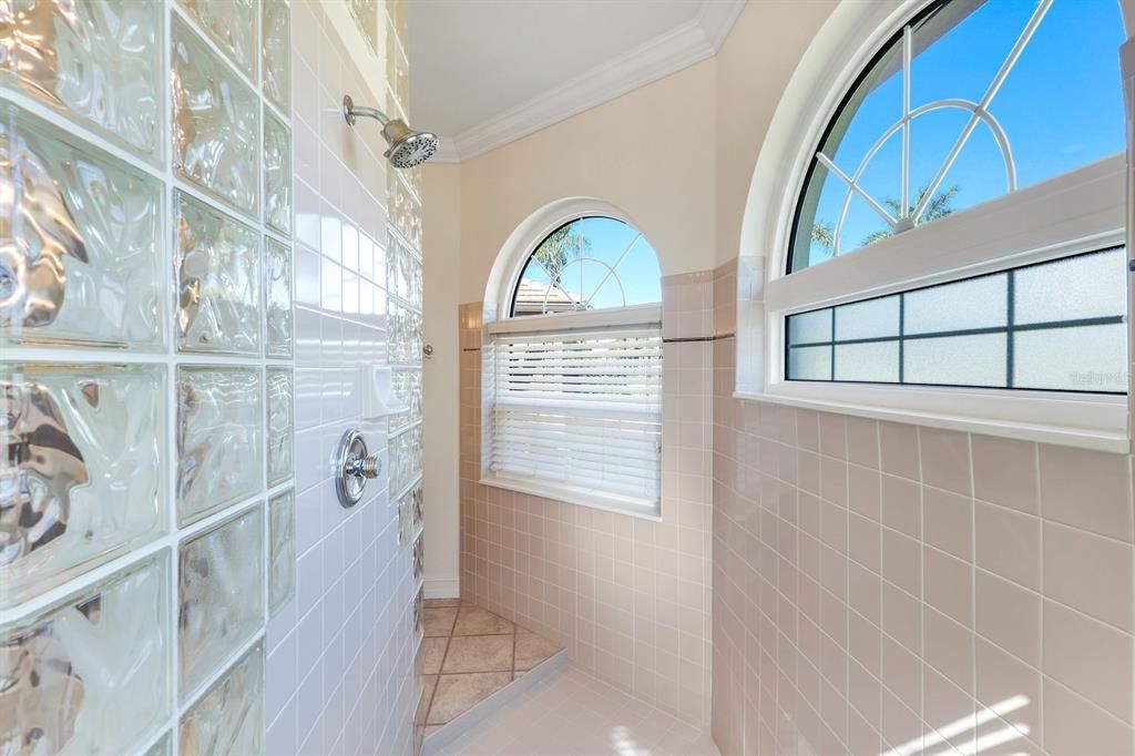 En Venta: $1,599,000 (3 camas, 3 baños, 2677 Pies cuadrados)