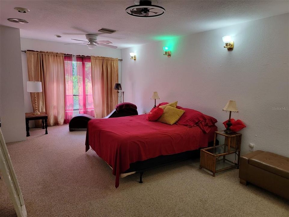 For Rent: $1,800 (2 beds, 1 baths, 1476 Square Feet)