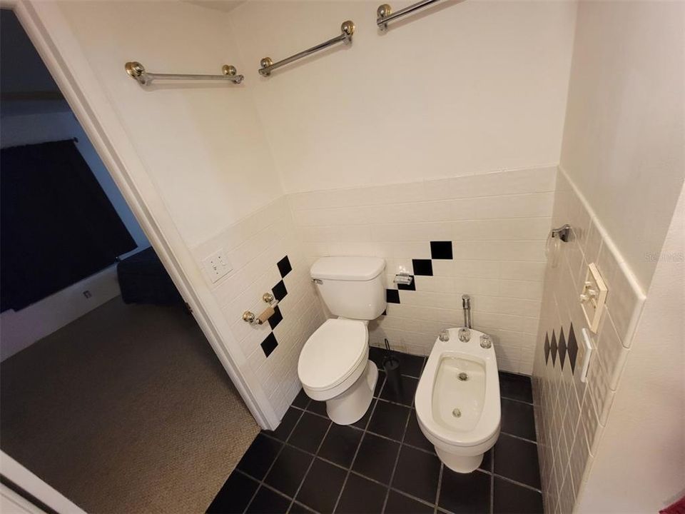For Rent: $1,800 (2 beds, 1 baths, 1476 Square Feet)