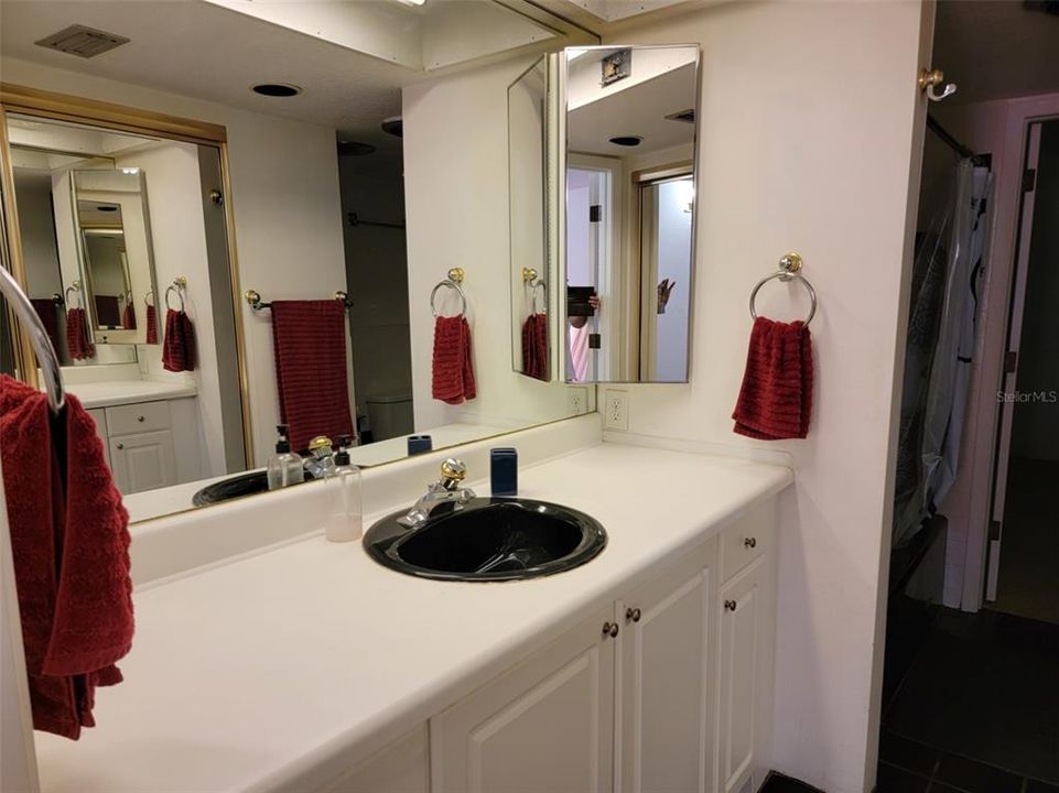 For Rent: $1,800 (2 beds, 1 baths, 1476 Square Feet)