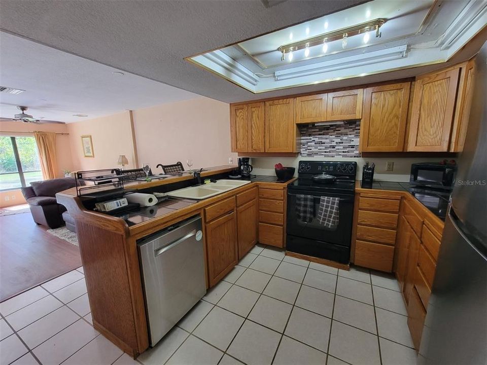 For Rent: $1,800 (2 beds, 1 baths, 1476 Square Feet)