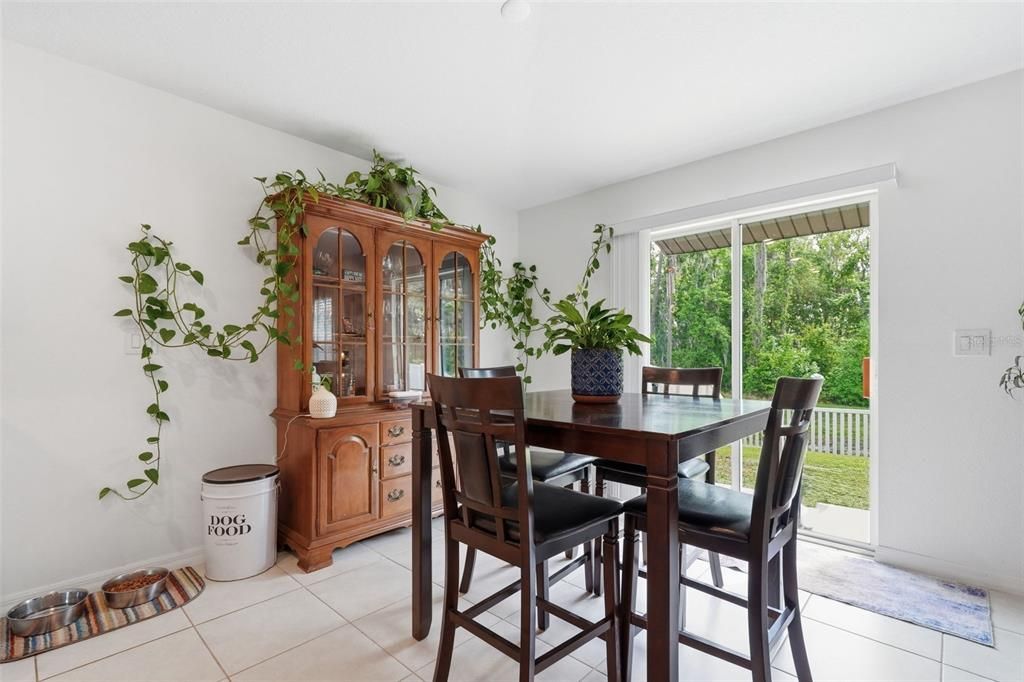En Venta: $329,900 (4 camas, 2 baños, 1936 Pies cuadrados)