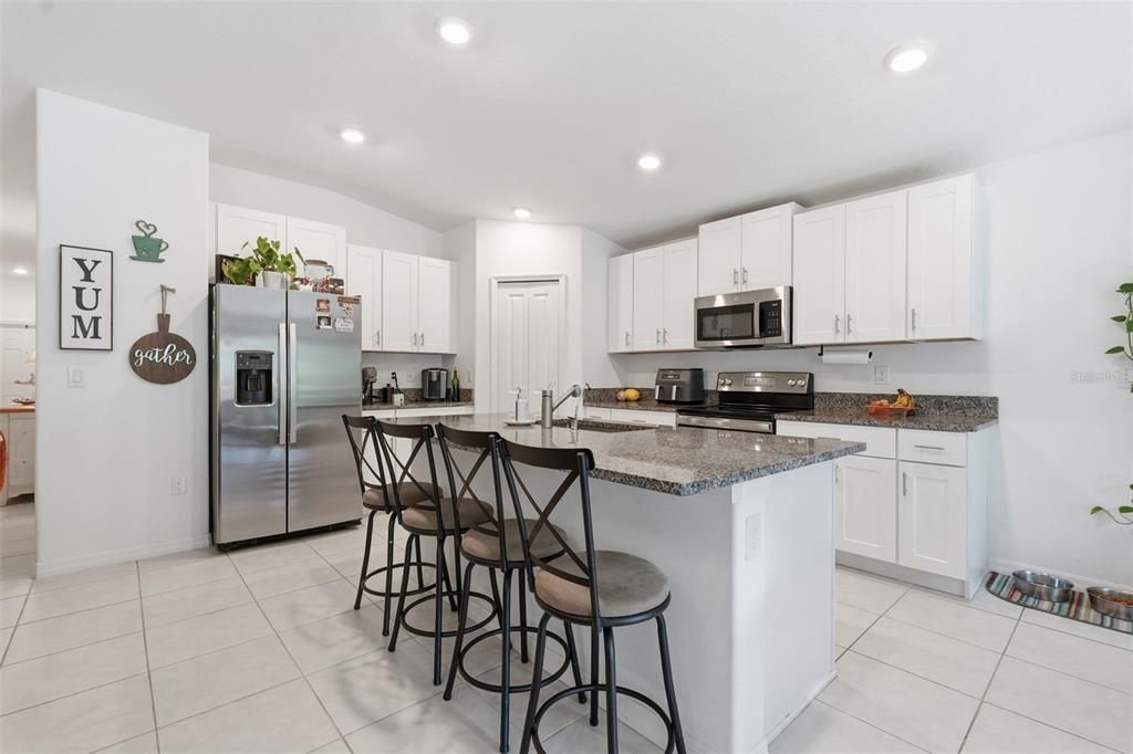 En Venta: $329,900 (4 camas, 2 baños, 1936 Pies cuadrados)
