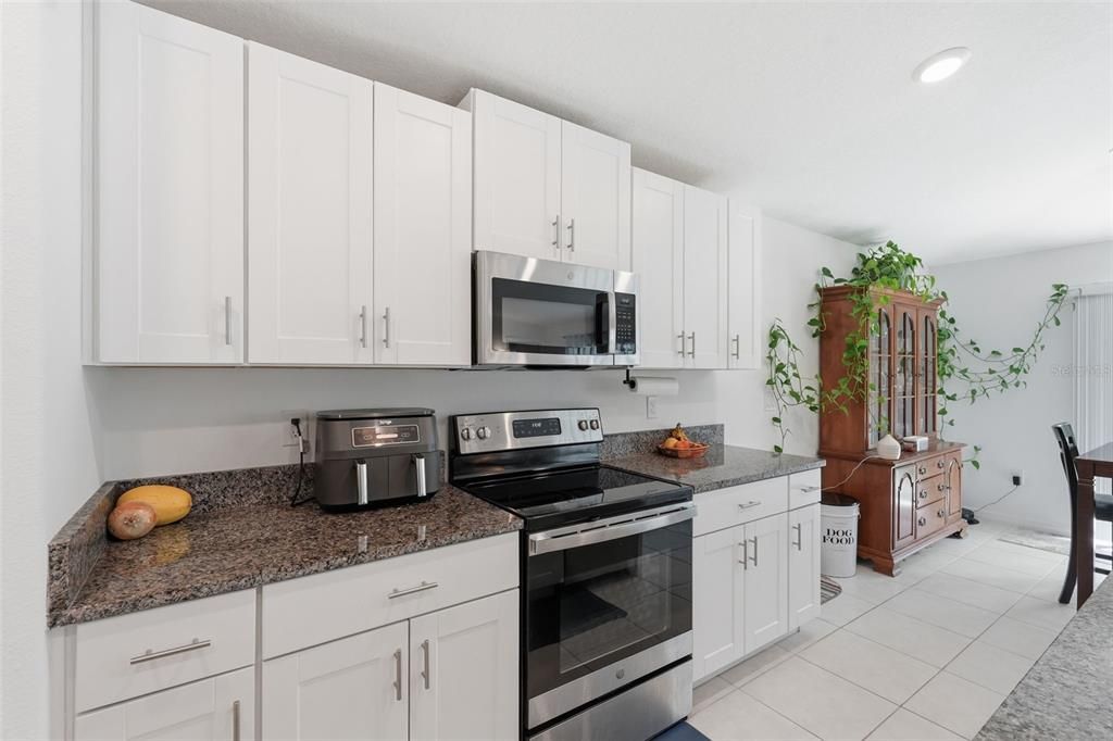 En Venta: $329,900 (4 camas, 2 baños, 1936 Pies cuadrados)