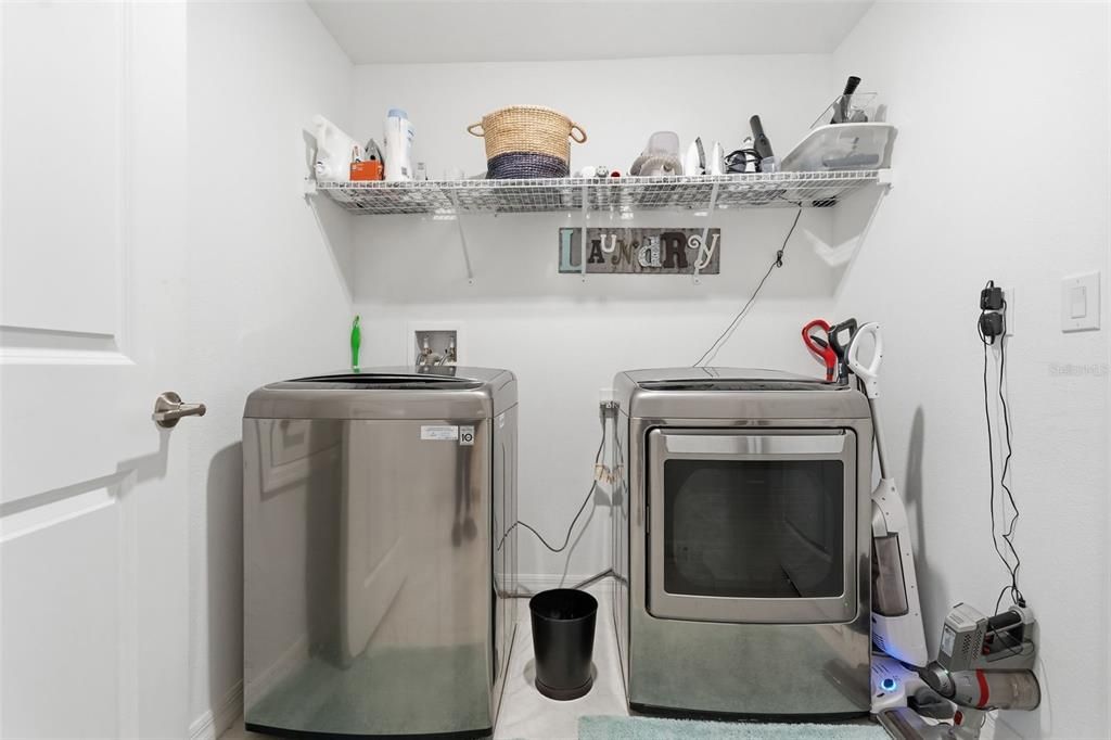 En Venta: $329,900 (4 camas, 2 baños, 1936 Pies cuadrados)