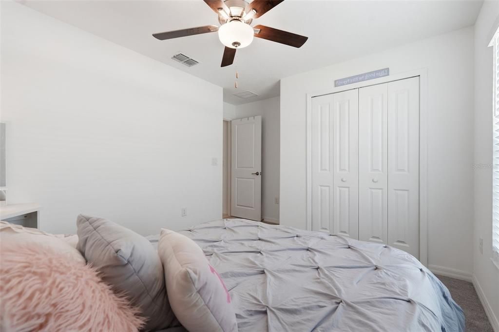En Venta: $329,900 (4 camas, 2 baños, 1936 Pies cuadrados)