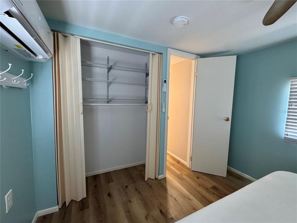На продажу: $299,500 (2 спален, 1 ванн, 844 Квадратных фут)