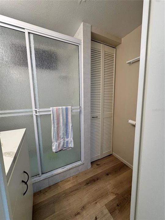 На продажу: $299,500 (2 спален, 1 ванн, 844 Квадратных фут)