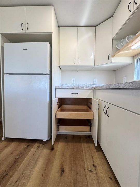 На продажу: $299,500 (2 спален, 1 ванн, 844 Квадратных фут)