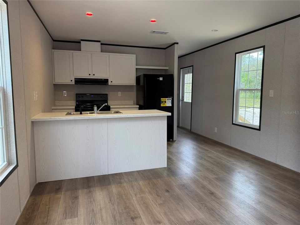 Active With Contract: $155,000 (2 beds, 2 baths, 784 Square Feet)