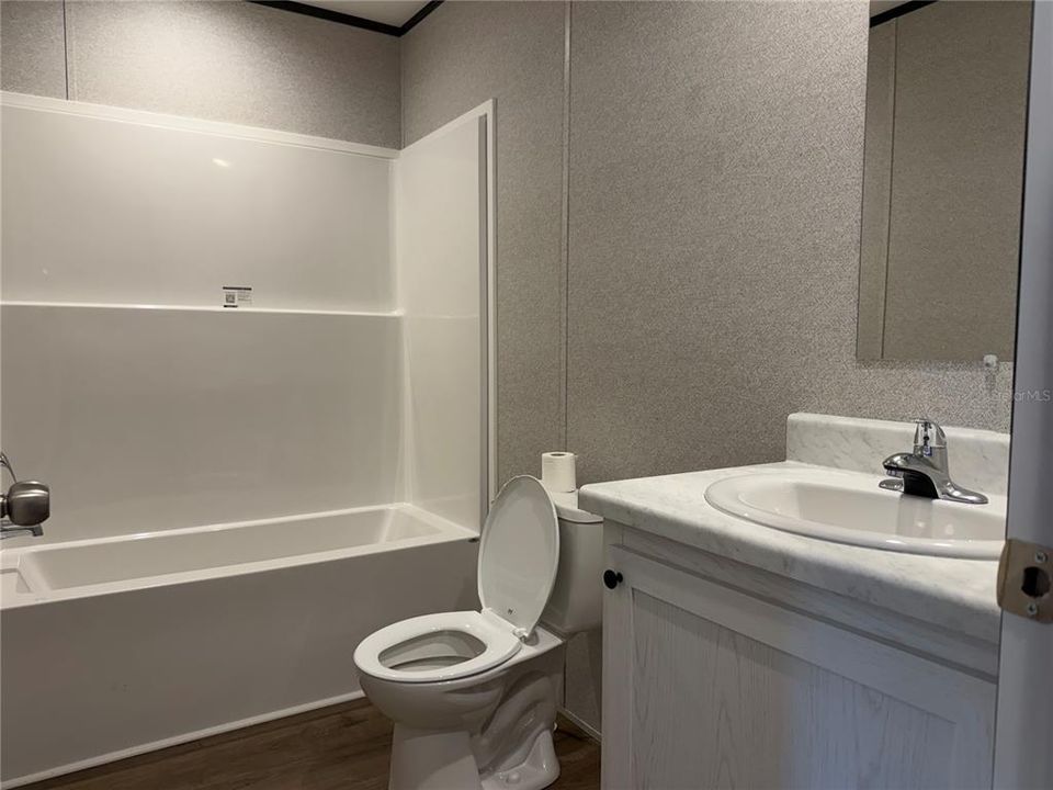 Active With Contract: $155,000 (2 beds, 2 baths, 784 Square Feet)
